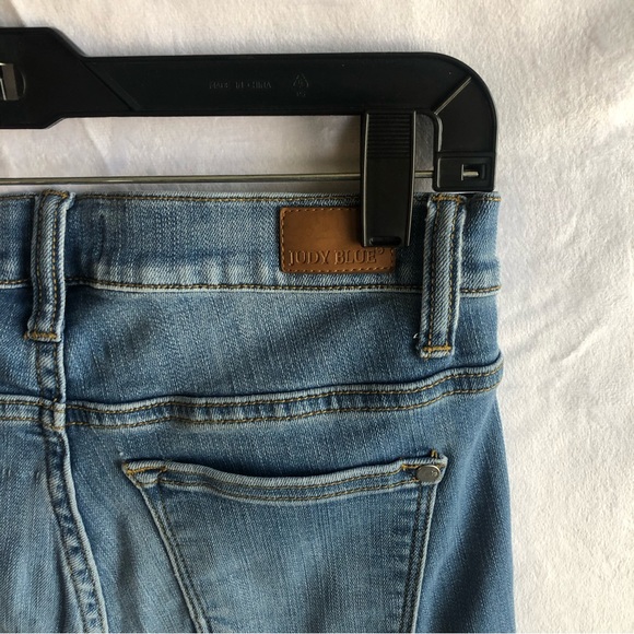 Judy Blue Denim Med Wash, Split Hem Mid-Rise, Jeans, Size 7/28 - Picture 4 of 6